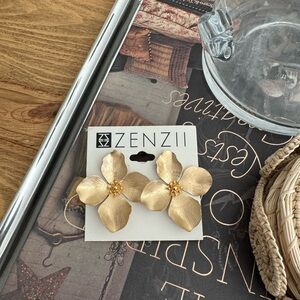 Macy's Gold Floral Hair Clips